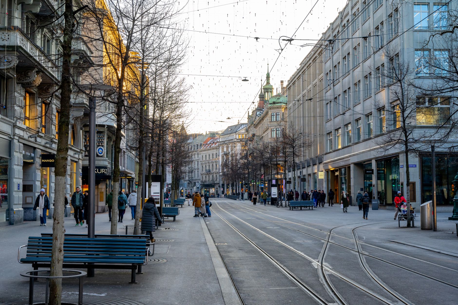 Julius Baer: Fees, Account Minimums and Investment Philosophy of a Swiss Private Wealth Bank